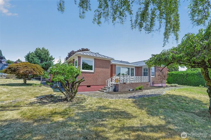 Property Photo:  6805 SE Middle Way  WA 98664 