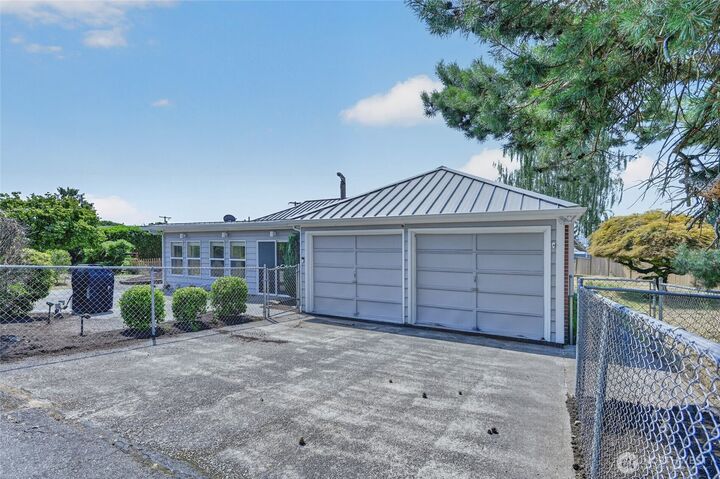 Property Photo: 6805 SE Middle Way WA 98664