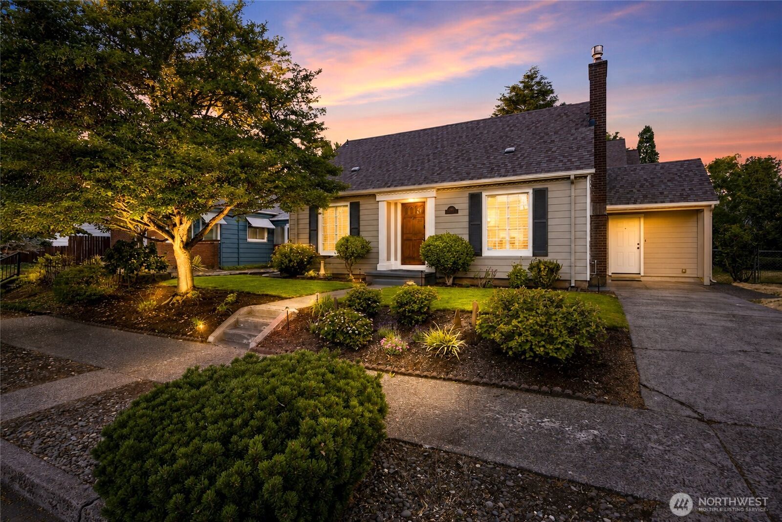 Property Photo:  108 E 35th Street  WA 98663 