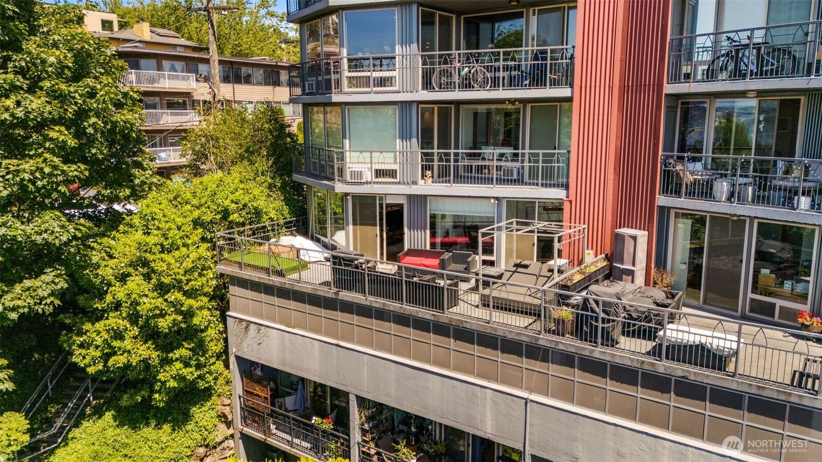 Property Photo: 507 W Mercer St 401 WA 98119