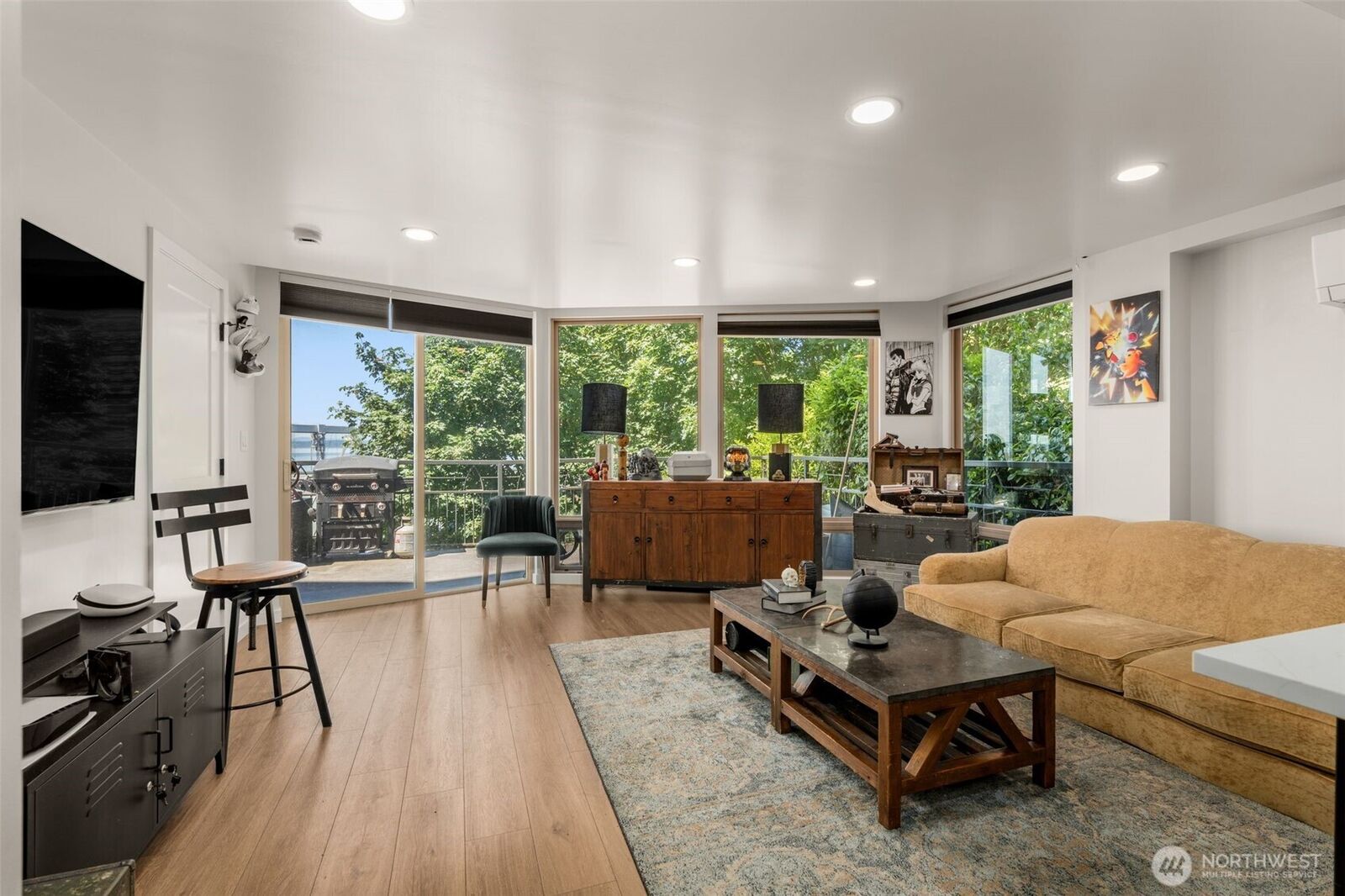Property Photo:  507 W Mercer St 401  WA 98119 
