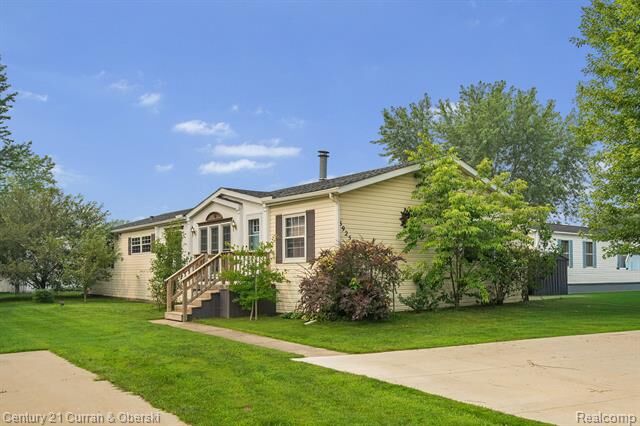 Property Photo:  39253 Island Drive  MI 48164 