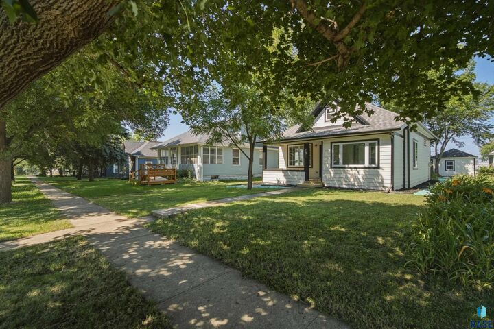 Property Photo:  517 Center Ave  SD 57030 