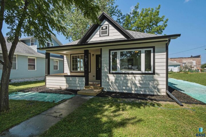 Property Photo: 517 Center Ave SD 57030