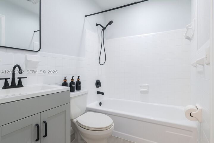 Property Photo:  605 SW 14th Ter  FL 33312 