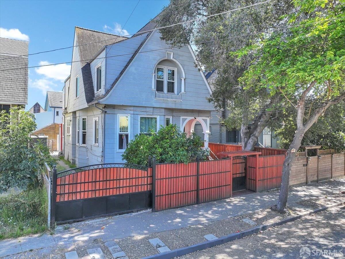 Property Photo: 1706 Fairview Street CA 94703