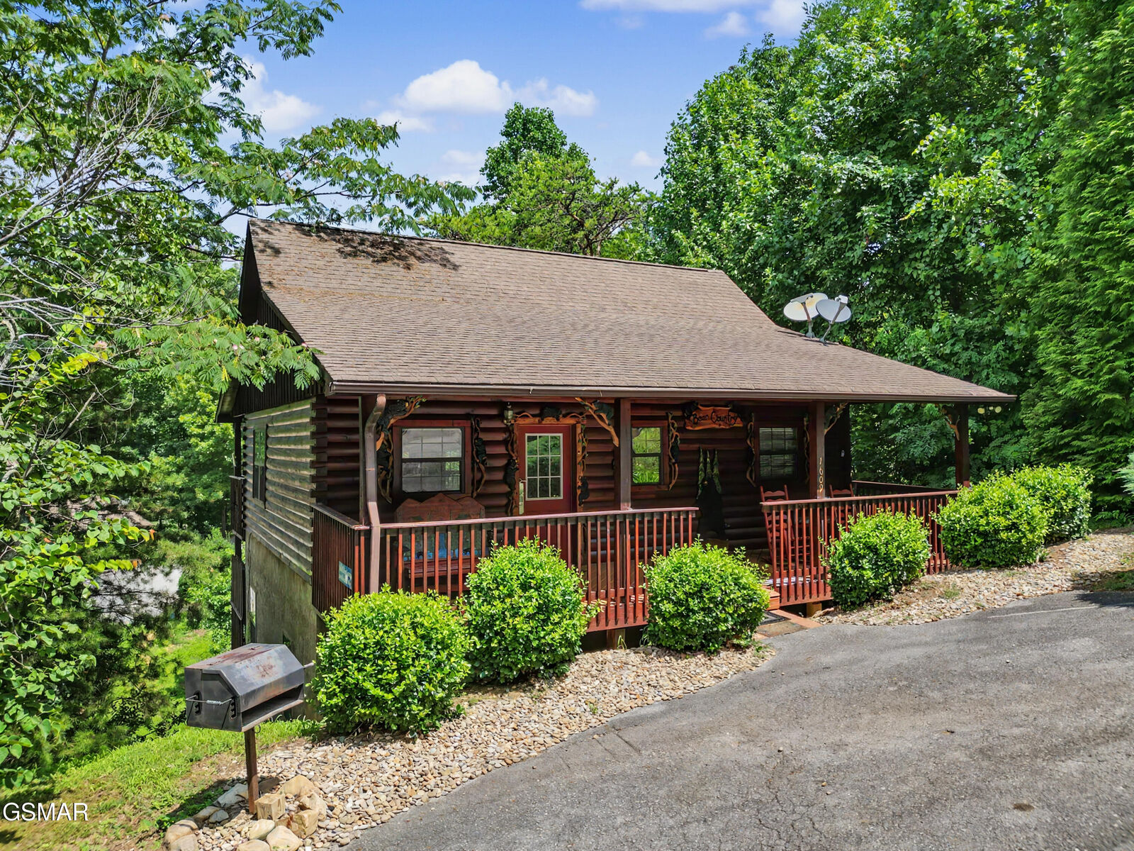 Property Photo: 1609 Pinewood Way TN 37862