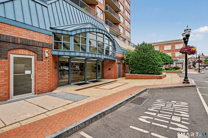 Property Photo:  25 Forest Street 7F  CT 06901 