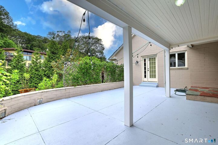 Property Photo:  90 Edgewood Way  CT 06515 