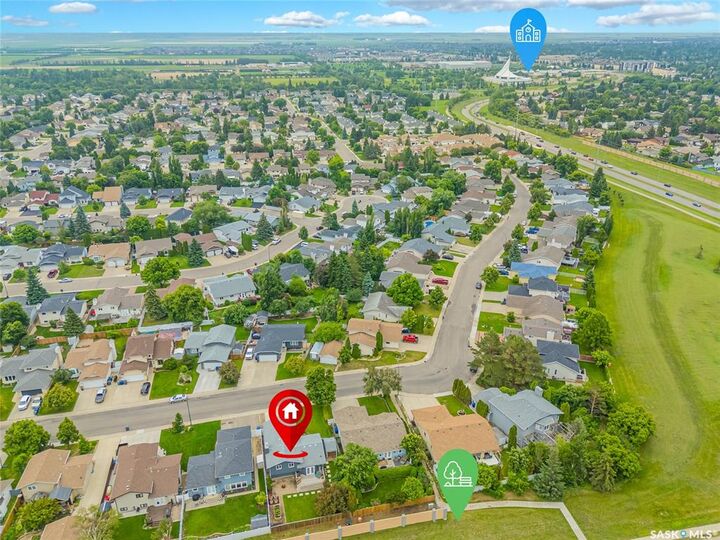 Property Photo: 342 Haslam Crescent SK S7S 1E5