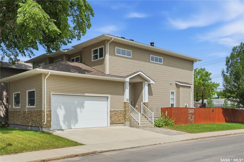 Property Photo: 1623 Broadway Avenue SK S7H 2B2