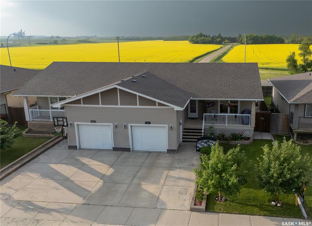 Property Photo:  201 Good Spirit Crescent  SK S3N 3J8 