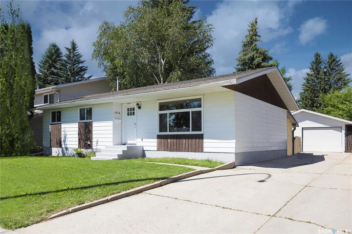 Property Photo: 1614 McKercher Drive SK S7H 5E1