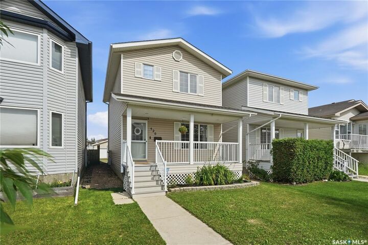 Property Photo: 426 Rutherford Crescent SK S7N 4X7