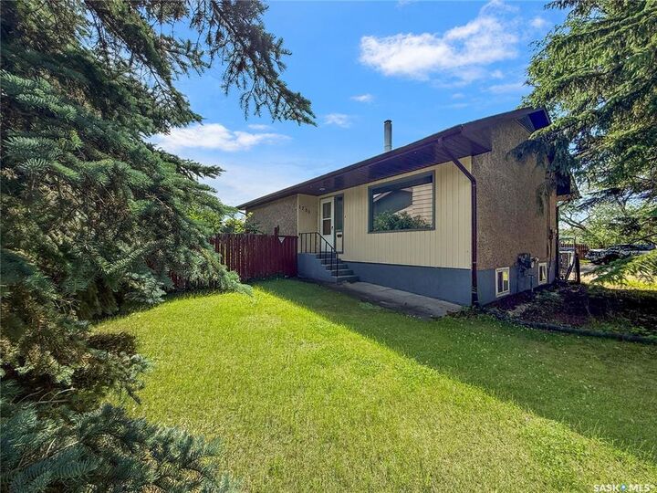 Property Photo:  1700 15th Avenue W  SK S6V 5P3 