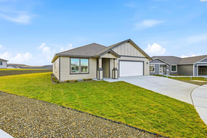 Property Photo: 6449 W 29th Ct WA 99338