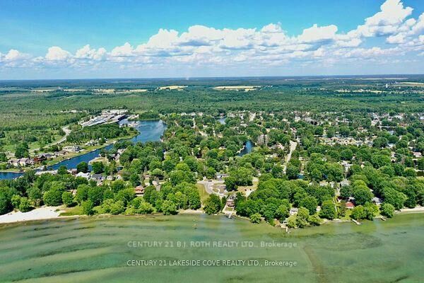 Property Photo: 30 Laguna Parkway 6 ON L0K 1B0