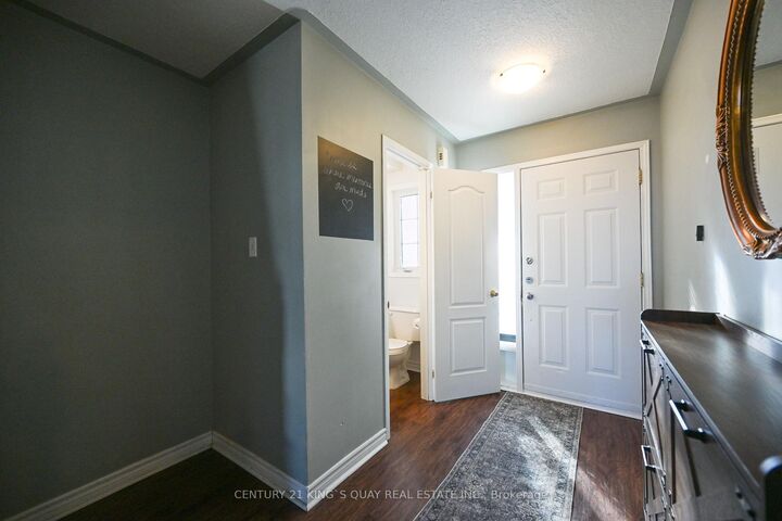 Photo de la propriété:  50 Crittenden Drive  ON L4P 4E4 