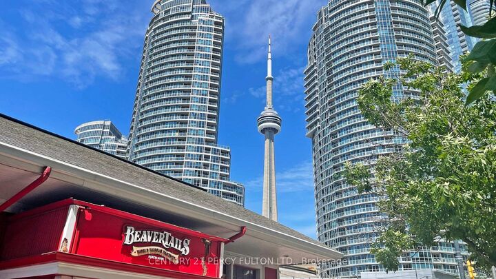 Property Photo:  100 Harbour Street 6901  ON M5J 0B5 