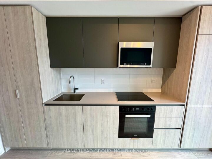 Property Photo: 400 King Street W 1616 ON M5V 0X8