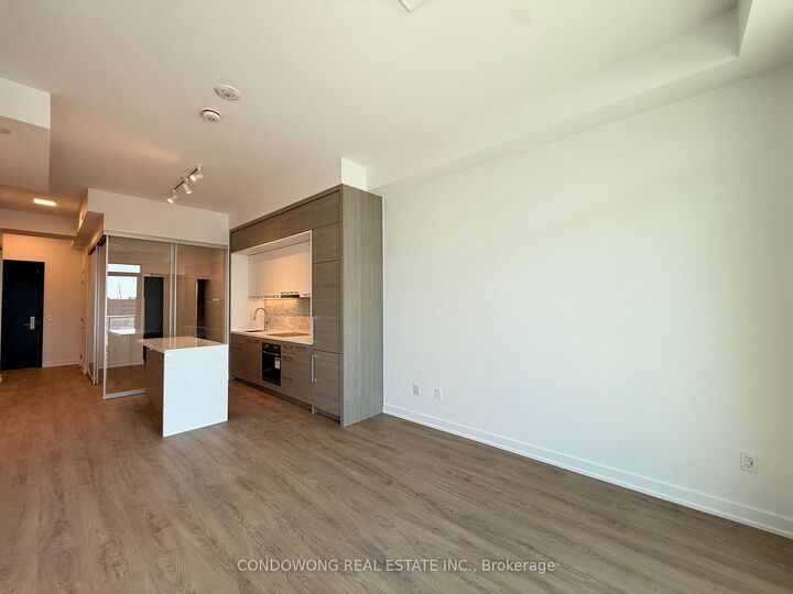 Property Photo: 29 Green Trail Court 212 ON M2K 0J9