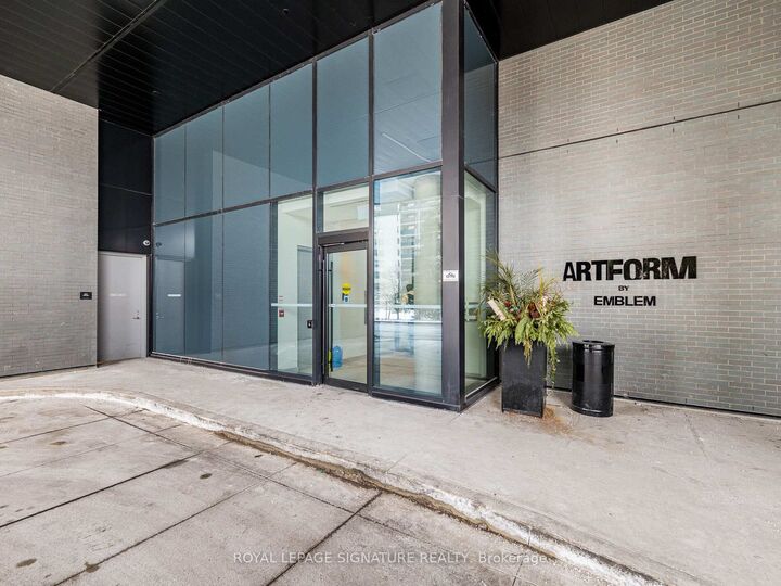Property Photo:  86 Dundas Street E 622  ON L5A 0B1 