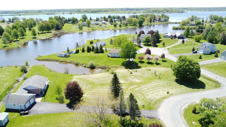 Property Photo: 11708 Breezewood Avenue S ON K0C 1X0
