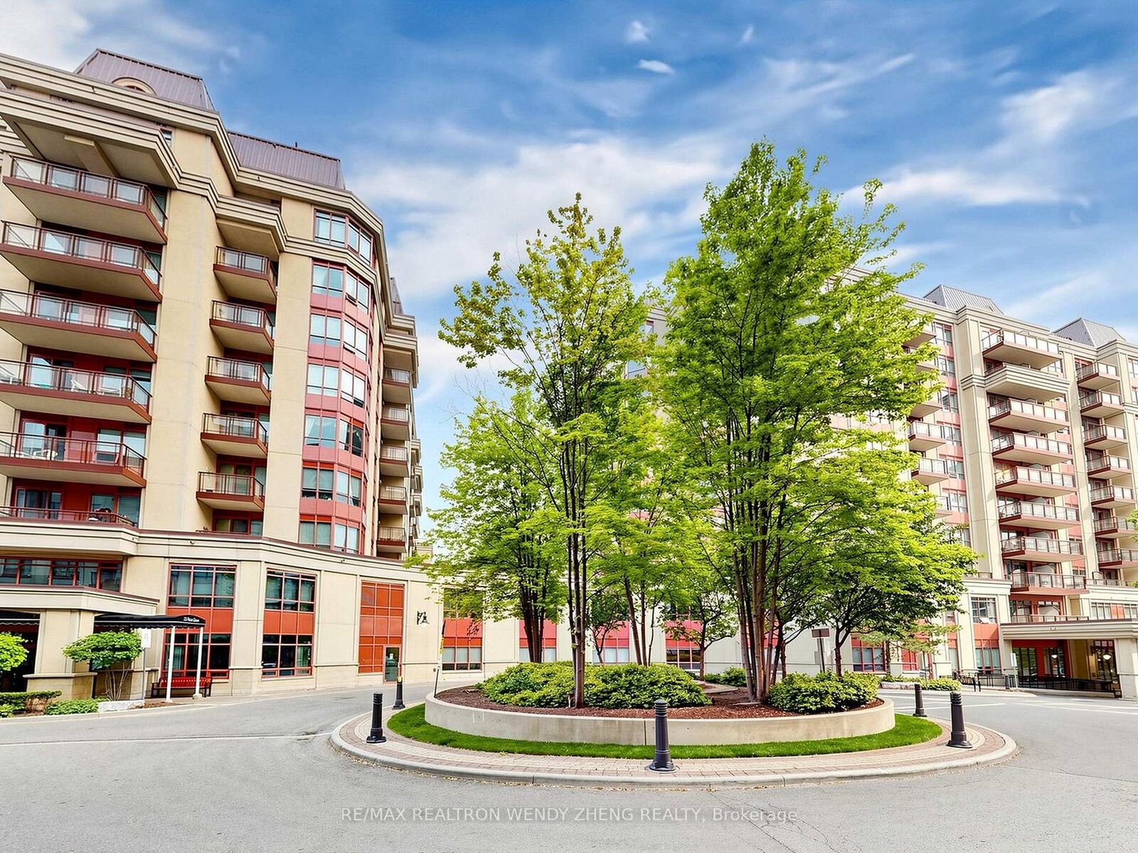 Property Photo: 23 Rean Drive 305 ON M2K 0A5