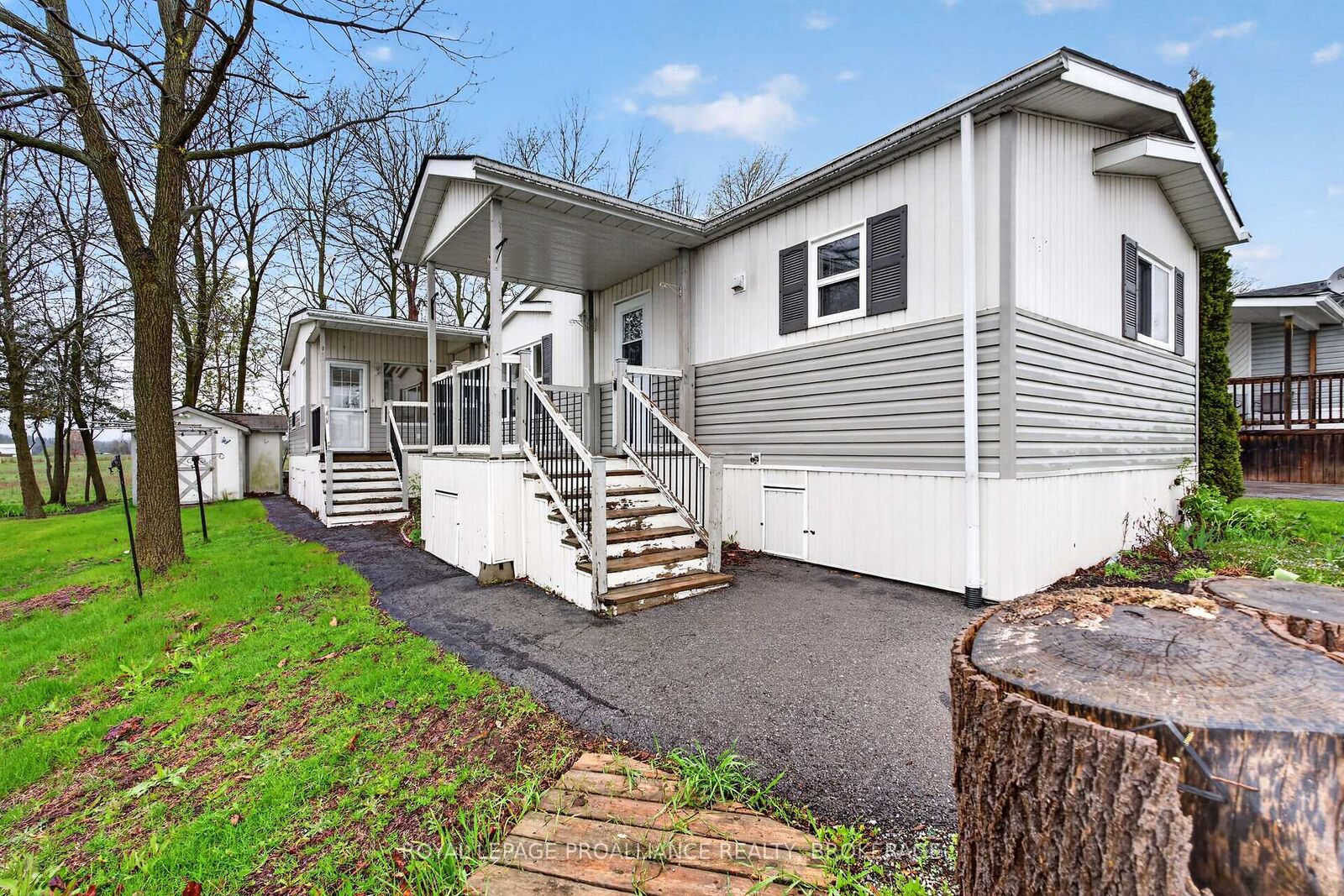 Property Photo:  1 Elm Street  ON K7R 0E9 