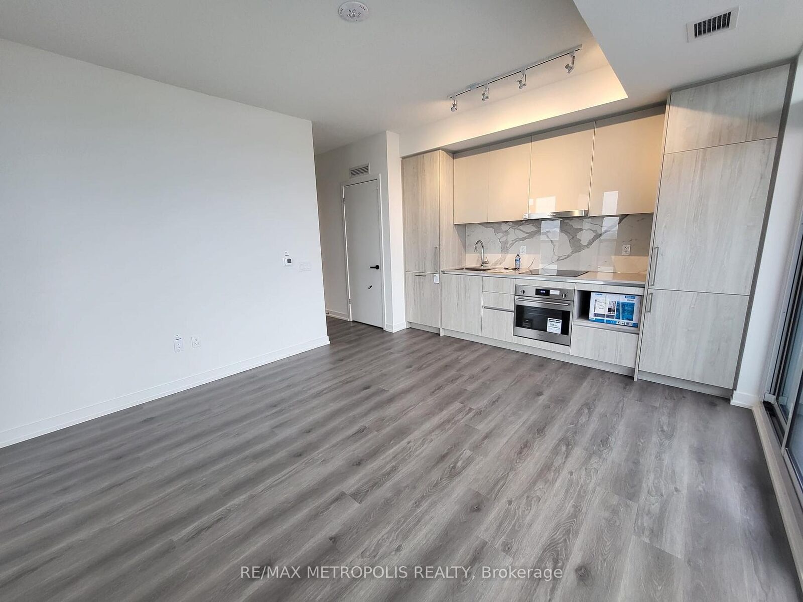Property Photo:  225 Commerce Street 3209  ON L4K 0R1 