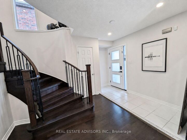 Property Photo: 5215 Marblewood Drive ON L5V 2P1