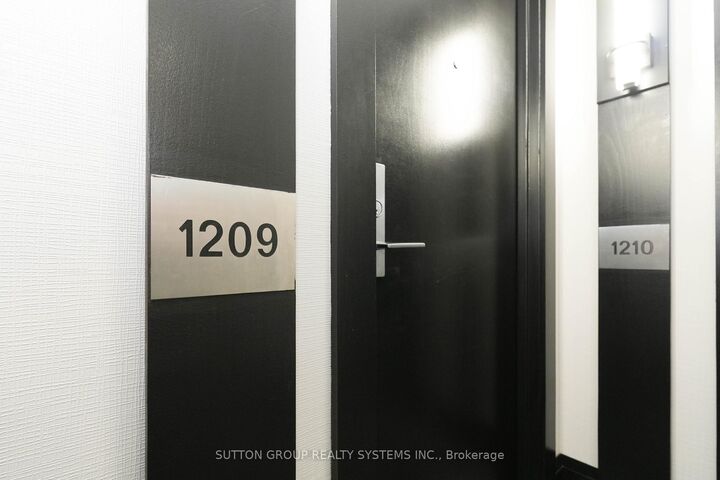 Property Photo: 70 Absolute Avenue 1209 ON L4Z 0A4