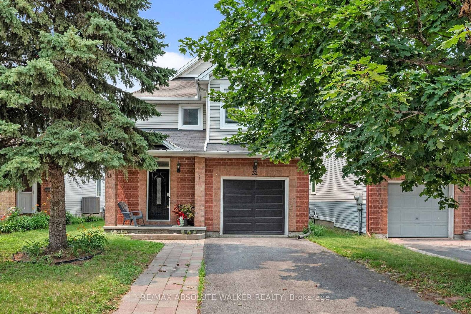 Property Photo:  32 Roberge Crescent  ON K2L 4G7 