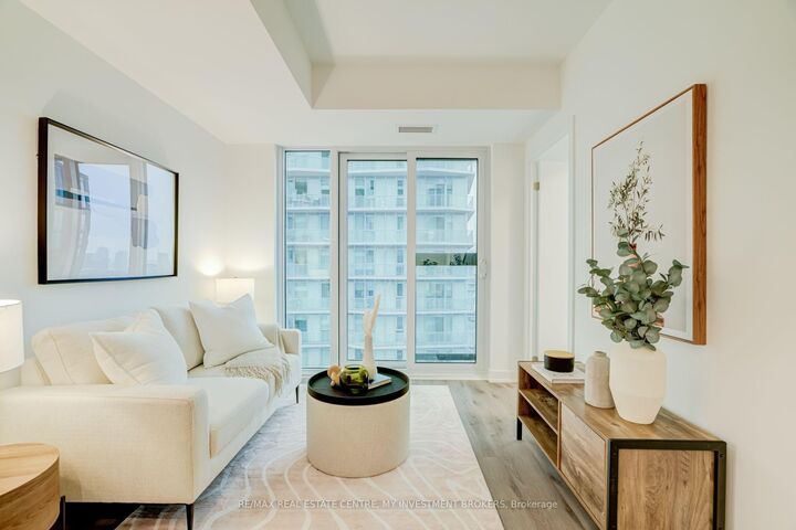 Property Photo: 252 Church Street 4110 ON M5B 0E6