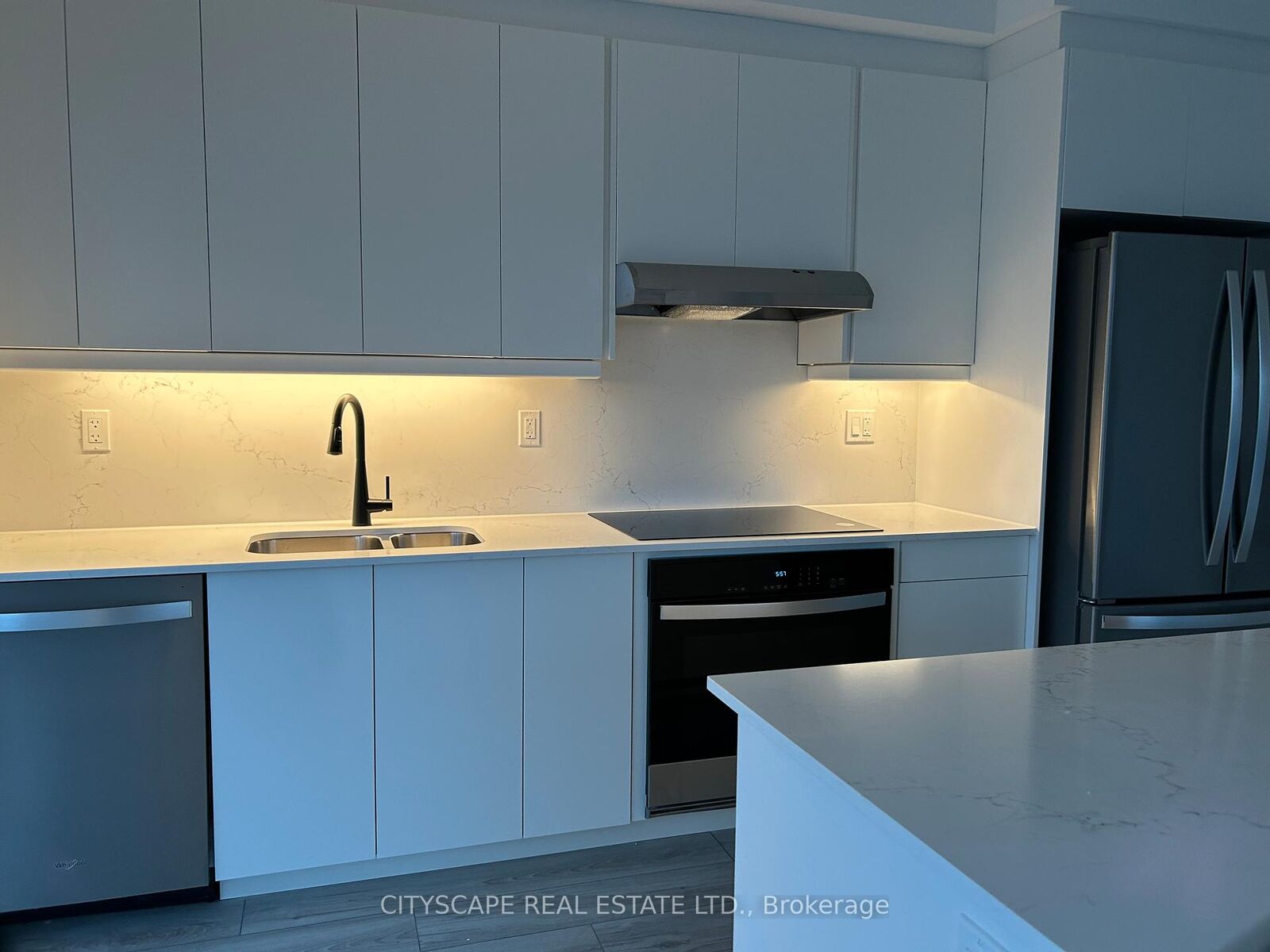 Property Photo:  1035 Southdown Road 504  ON L5J 0A2 