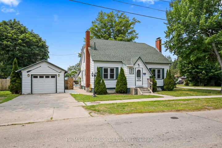 695 John Street N — photo 1