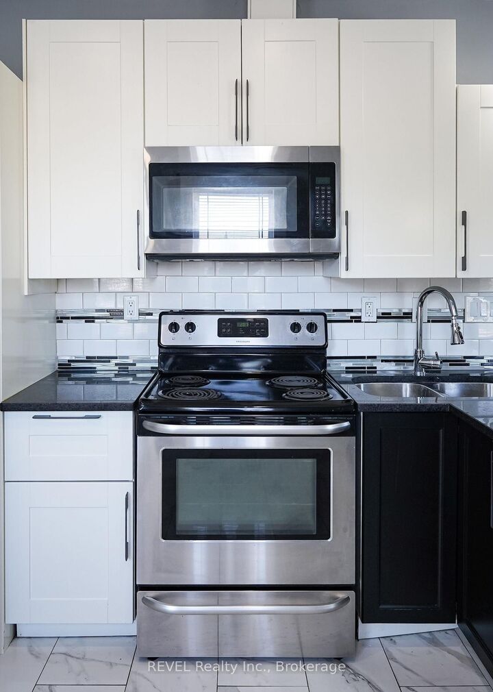 Property Photo: 18 Clairmont Street 3 ON L2V 1R1