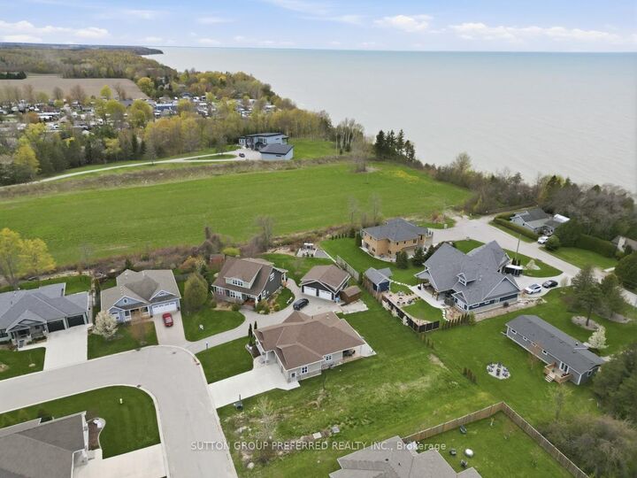 Property Photo: 26 Thimbleweed Drive ON N0M 1G0