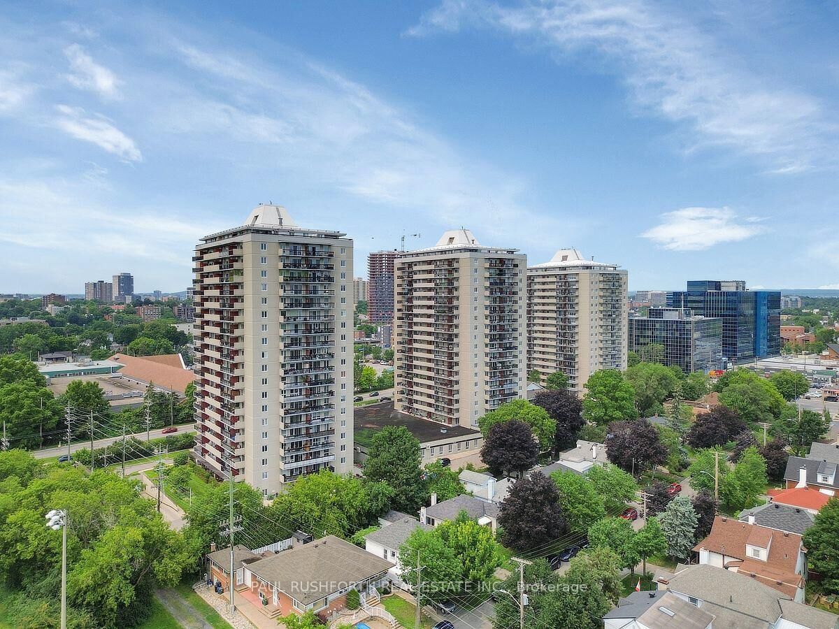 Property Photo:  158 B McArthur Avenue 1702  ON K1L 8C9 