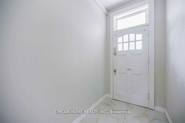Property Photo: 29 Glasgow Street Room#4 ON M5T 2C1