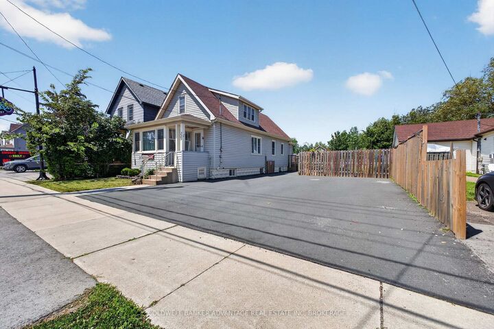 Property Photo: 229 Broadway Avenue ON L3C 5L7