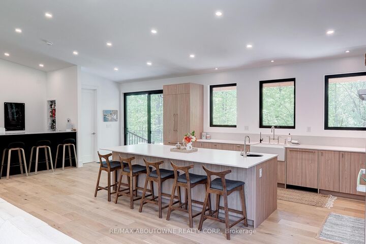 Property Photo: 295 Allen Road ON L3M 4E7