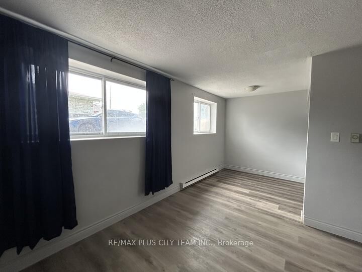 Property Photo:  200 Park Road 101  ON L1J 4L8 