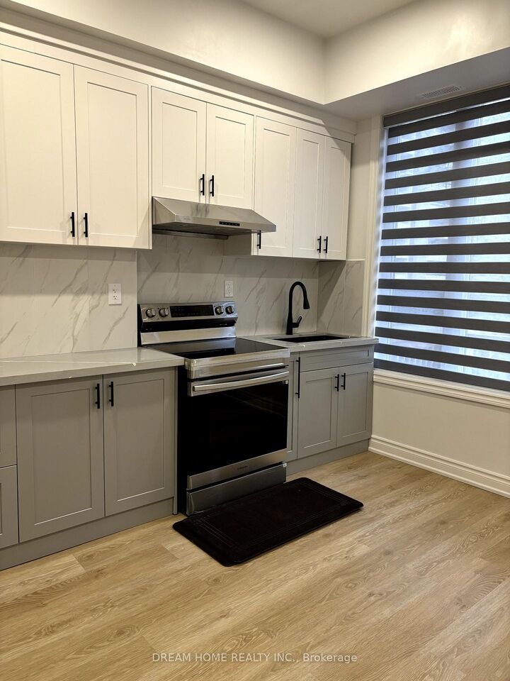 Property Photo: 337 Mutual Street 101 ON M4Y 1X6