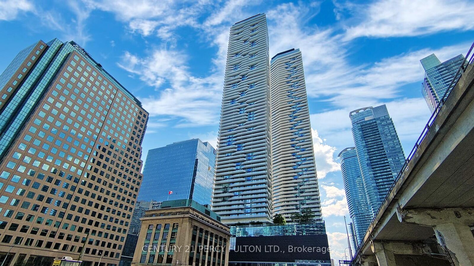 Property Photo: 100 Harbour Street 6901 ON M5J 0B5