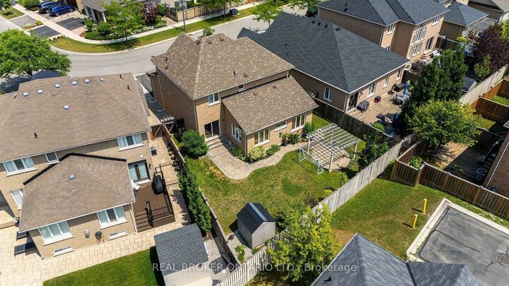 Property Photo: 636 Serafini Crescent ON L9T 7P1