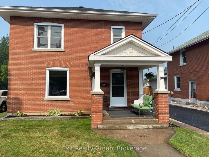 90 Byron Street — photo 1