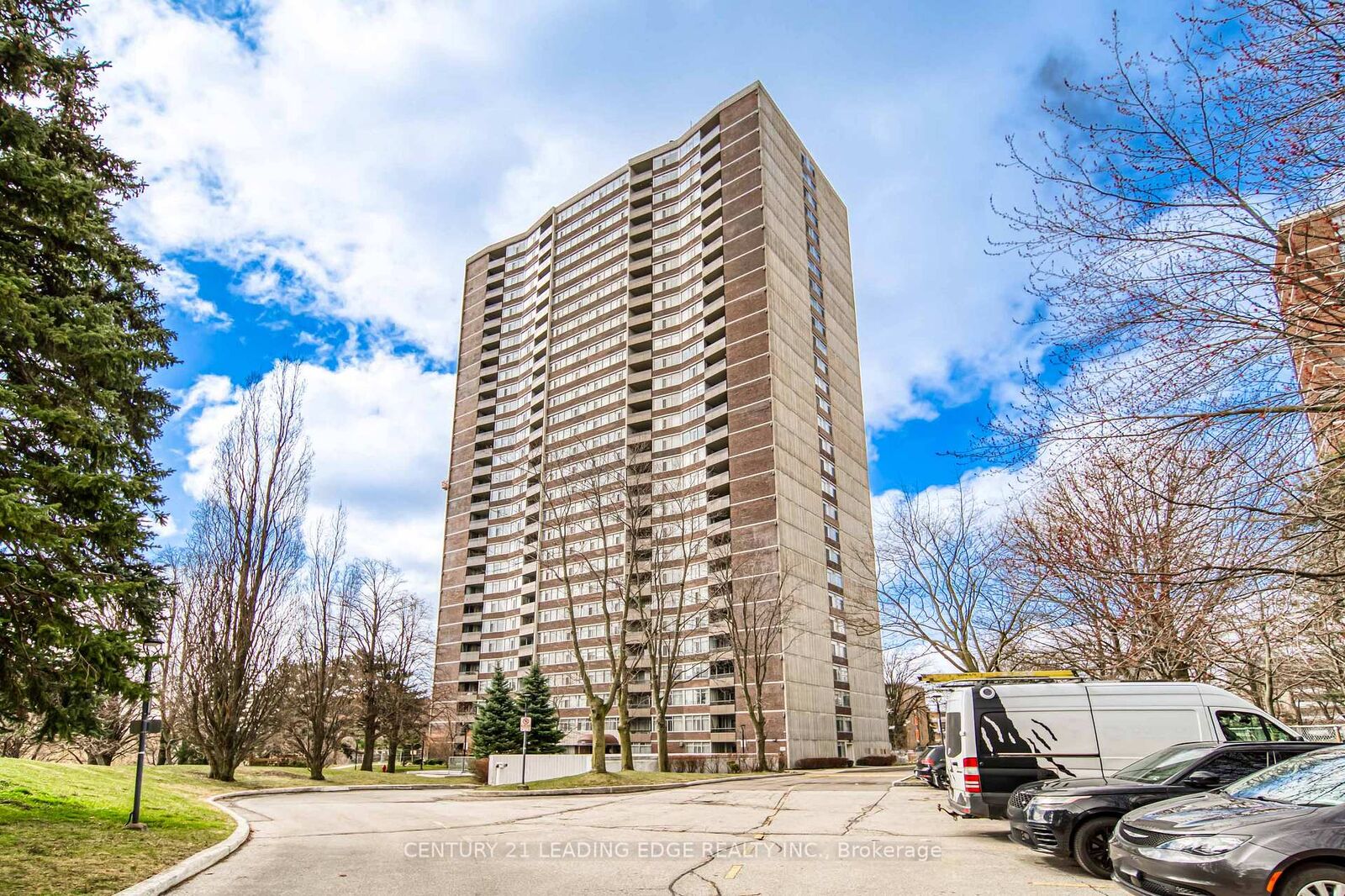 Property Photo:  3100 Kirwin Avenue 1007  ON L5A 3S6 