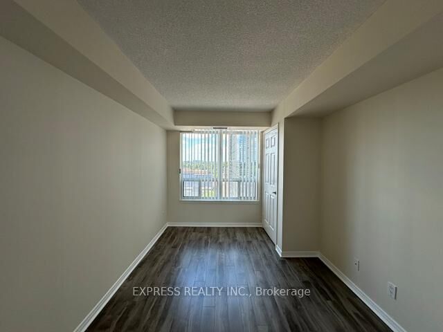 Property Photo:  8 Hillcrest Avenue 905  ON M2N 6Y6 