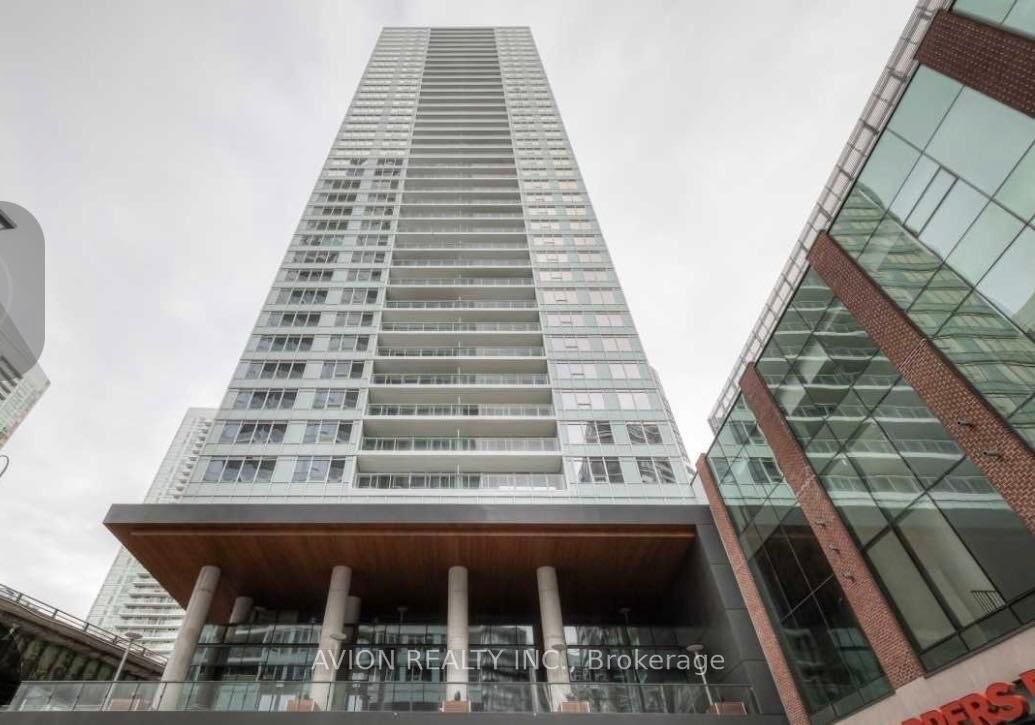 Property Photo: 17 Bathurst Street 3516 ON M5V 0N1